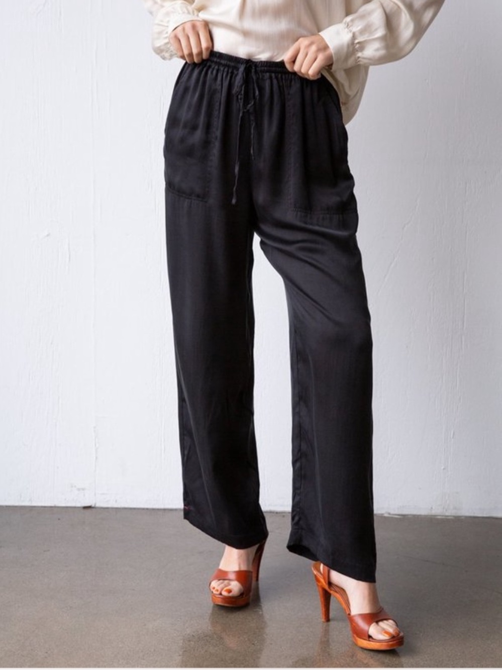 XiRENA Luca Silk Drawstring Pants - Black
